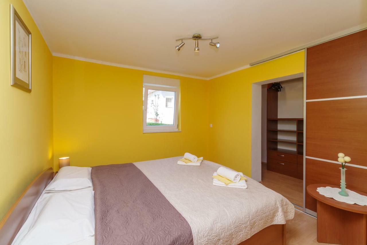 Apartment Sarar Crikvenica Exterior foto